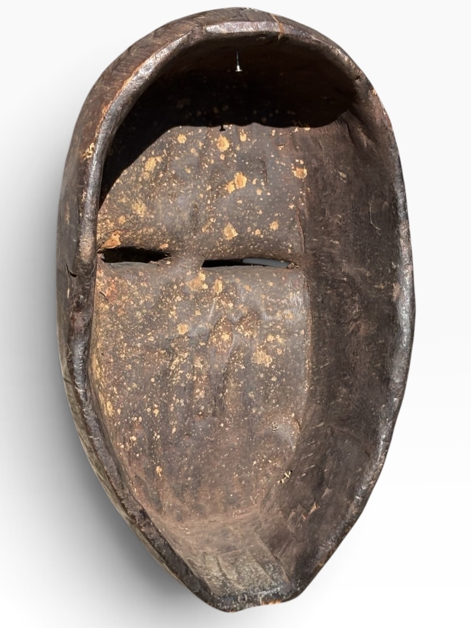Vintage 13” Bembe Heart-Shaped Ancestral Mask – Gabon - Image 4
