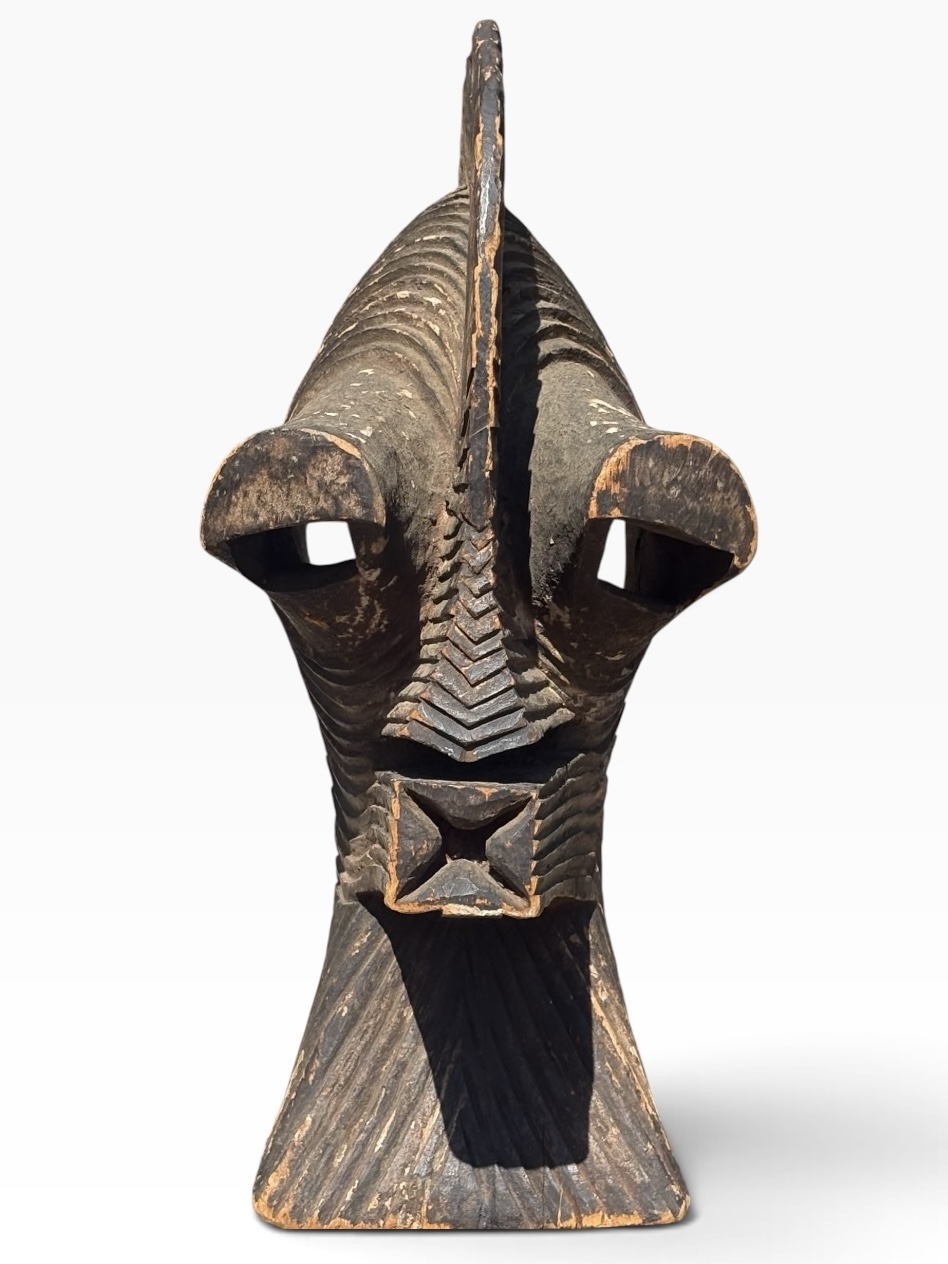 Vintage Luba Kifwebe Mask — Hand-Carved Ceremonial Art, 22” (55.9 cm) - Image 3