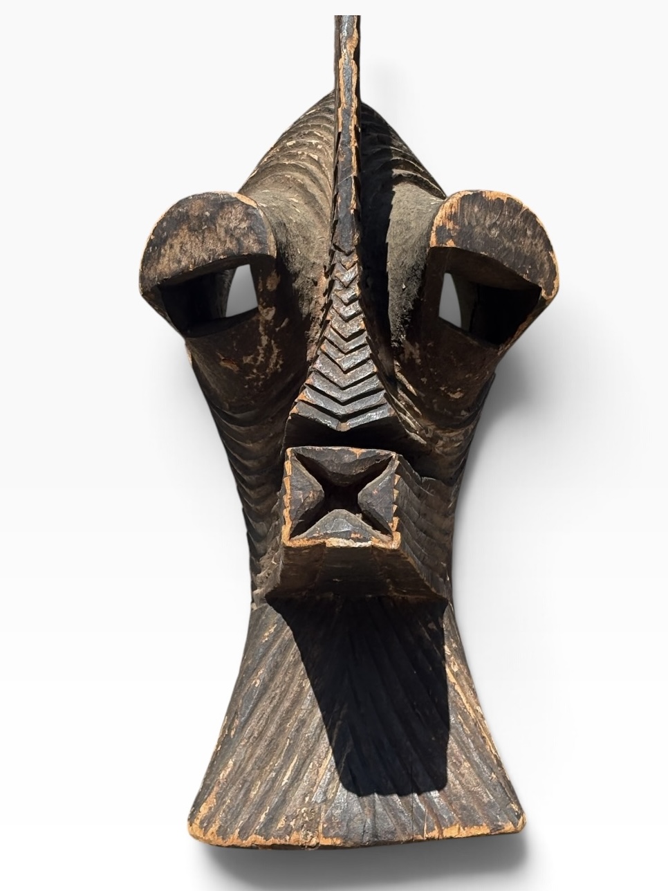 Vintage Luba Kifwebe Mask — Hand-Carved Ceremonial Art, 22” (55.9 cm) - Image 4
