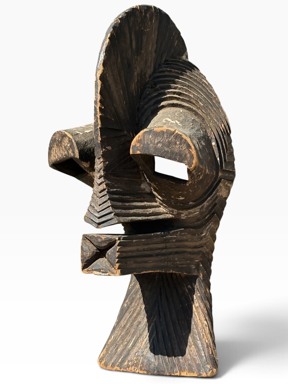 Vintage Luba Kifwebe Mask — Hand-Carved Ceremonial Art, 22” (55.9 cm) - Image 6