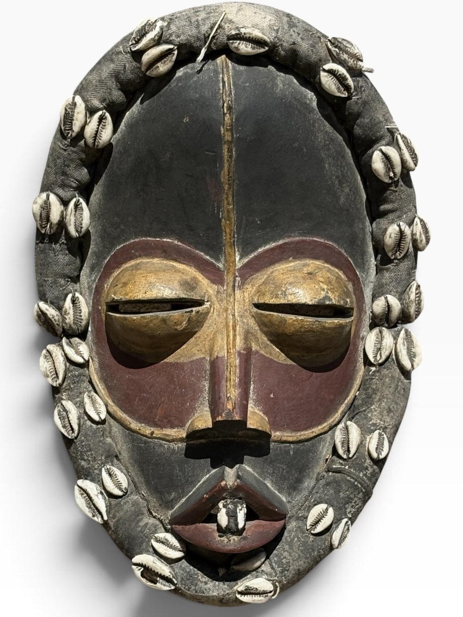 Vintage 14" Pende Mbuya Tri-Color Mask – DR Congo - Image 3