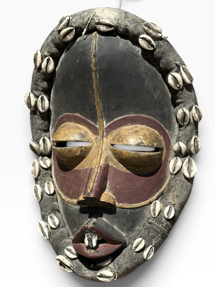 Vintage 14" Pende Mbuya Tri-Color Mask – DR Congo - Image 4