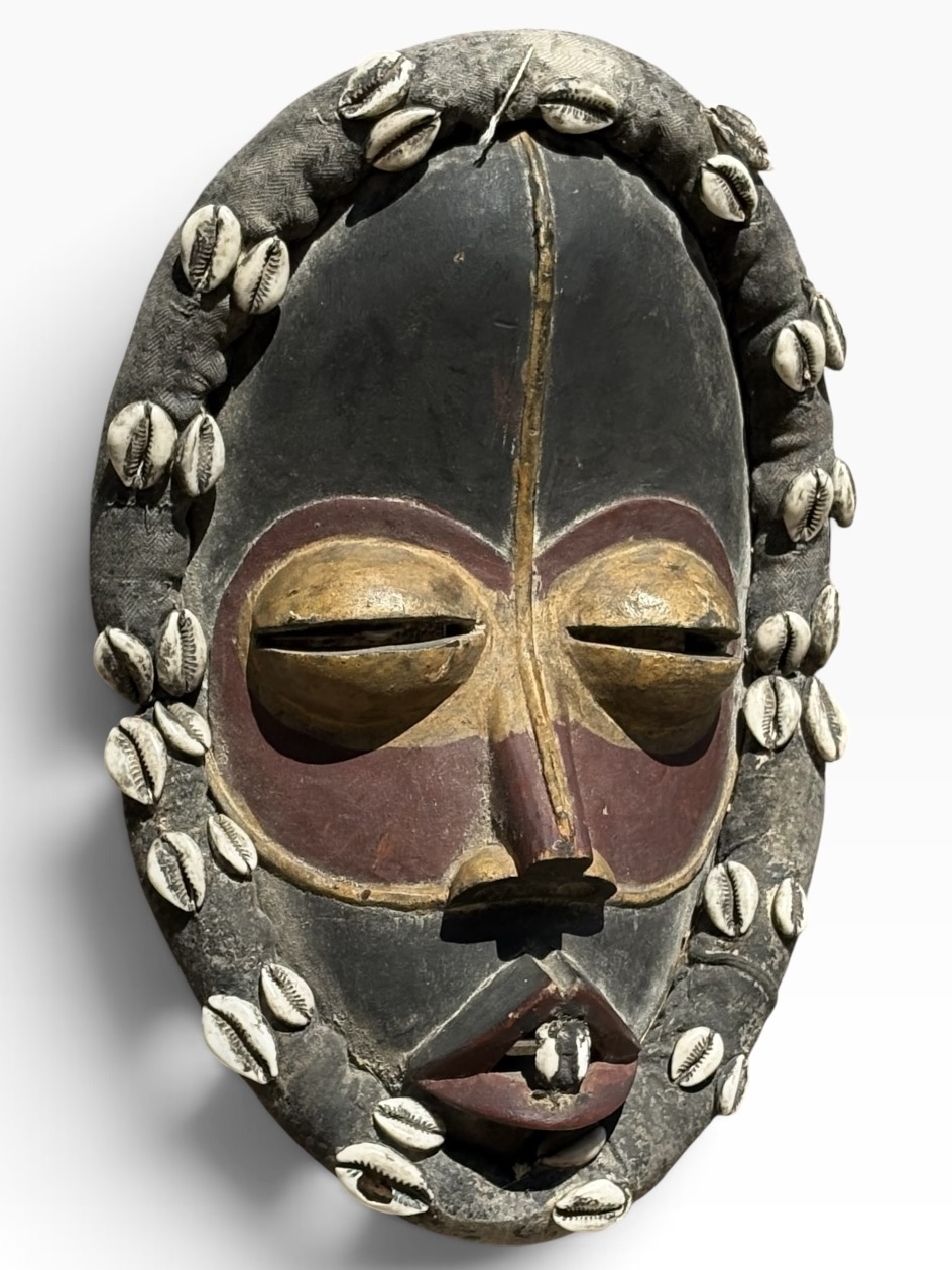 Vintage 14" Pende Mbuya Tri-Color Mask – DR Congo - Image 2