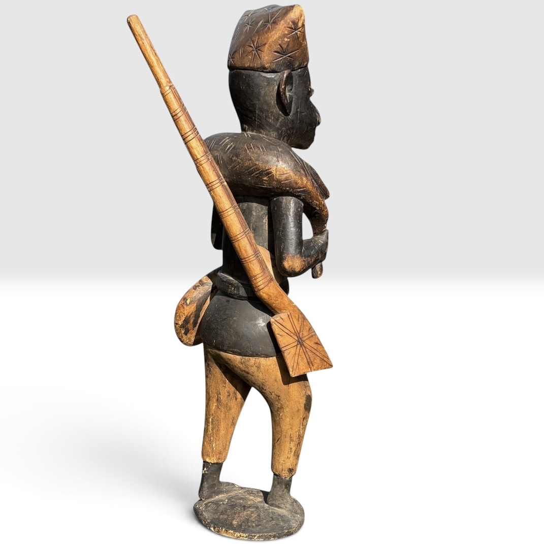 26 “ Standing Male Figure with Star-Incised Headdress - Image 5